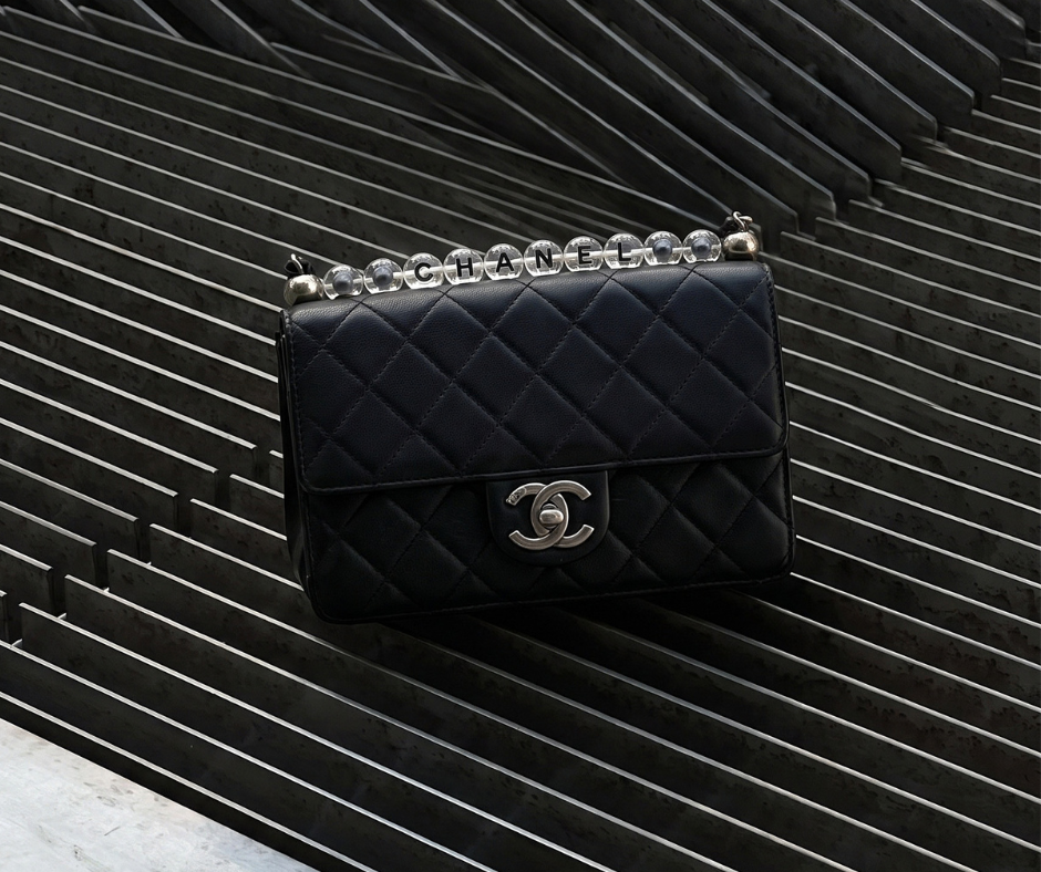 Numéro de série Chanel : où le trouver et comment le lire selon les époques
