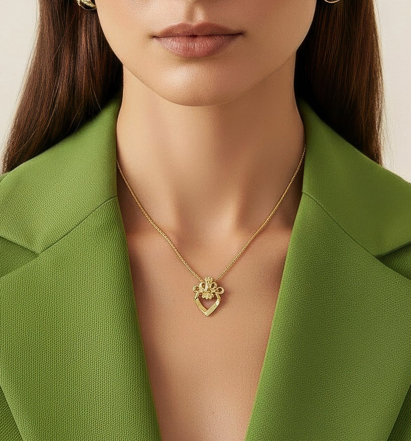 Dior Vintage Gold-Plated Heart Pendant Necklace – Elegant 1980s Design