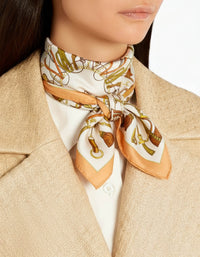 Foulard Céline Pompon Orange en Soie 88×88 cm