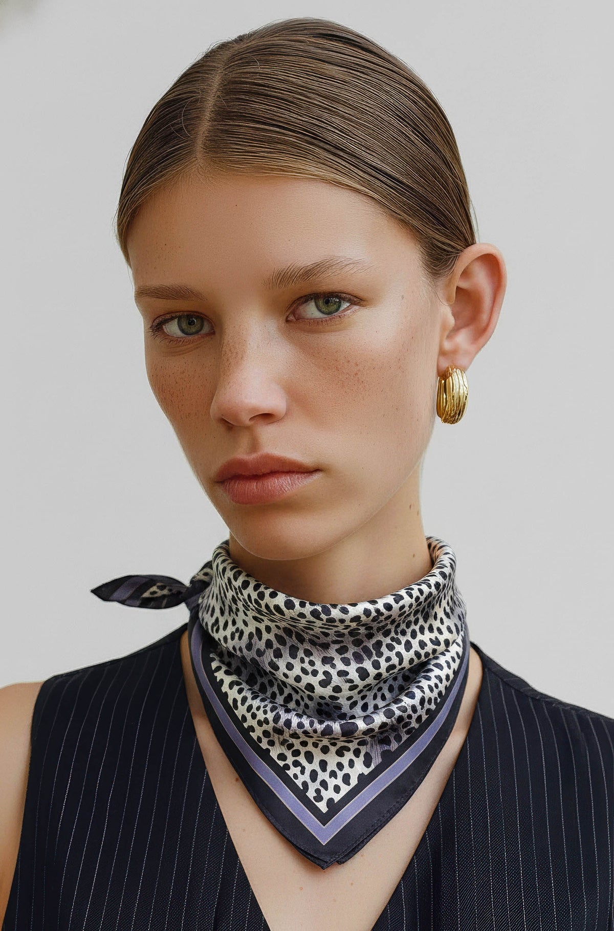 Foulard Yves Saint Laurent en Soie à Motif Léopard