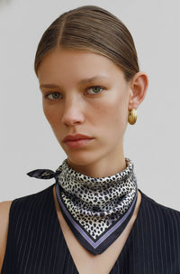 Foulard Yves Saint Laurent en Soie à Motif Léopard