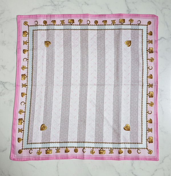Foulard Bandana Céline Rose Vintage – Motif Triomphe & Chaînes Dorées avec Charms