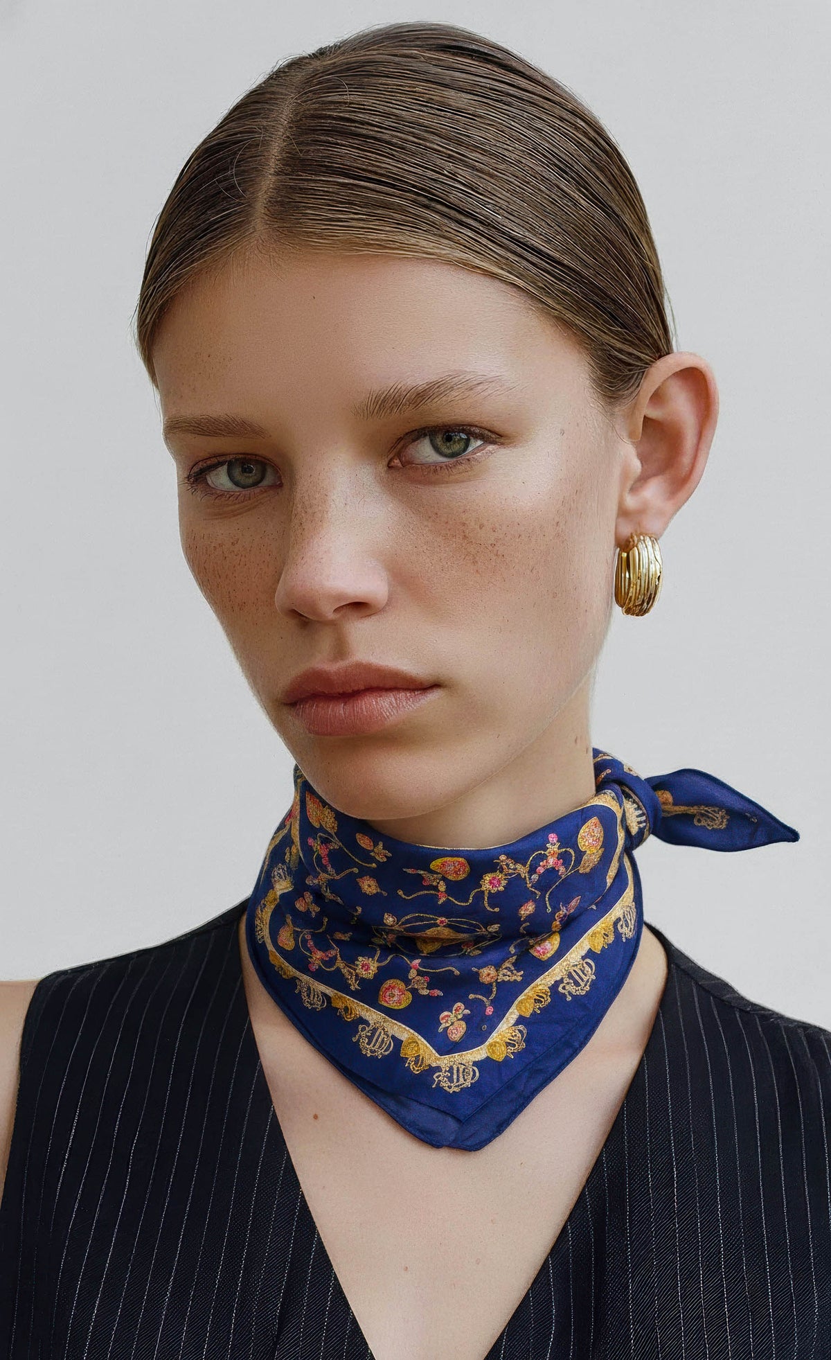 Foulard Bandana Dior Vintage Baroque Bleu Nuit et Jaune – 100% Coton