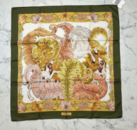 Foulard Salvatore Ferragamo Motif Floral et Animalier