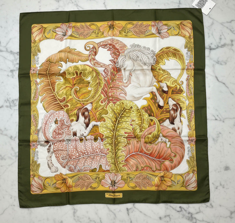 Foulard Salvatore Ferragamo Motif Floral et Animalier