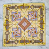 Foulard Gucci vintage en soie – Motif baroque anneaux et pompons