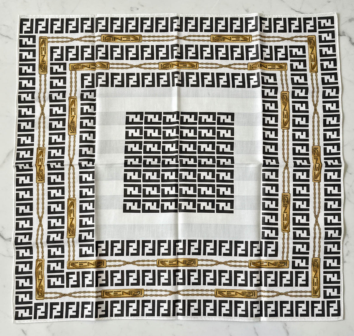 Foulard Bandana Fendi Vintage FF Géométrique Noir et Doré