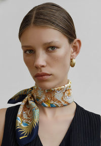 Foulard Salvatore Ferragamo Vintage en Soie Imprimé Fauve et Feuilles Tropicales