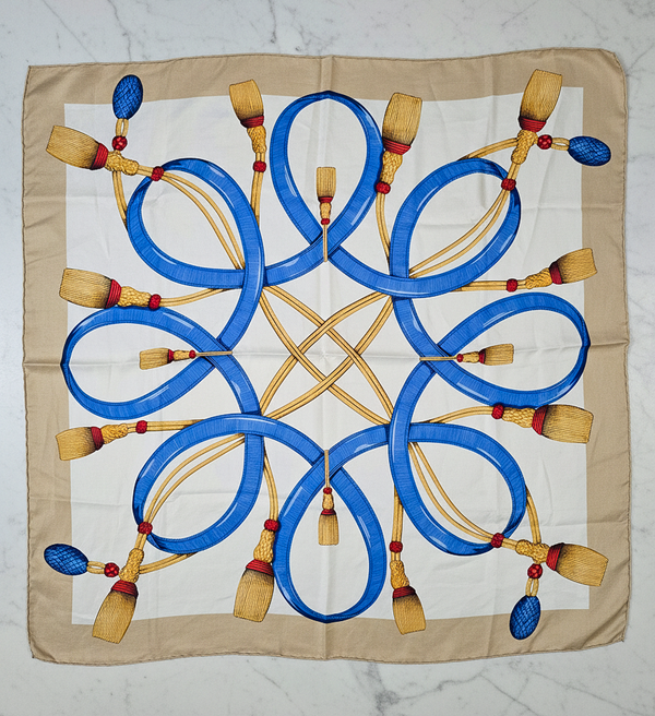 Foulard Céline Vintage en Soie – Motif Cordes & Pompons – Blanc, Beige, Bleu & Bordeaux