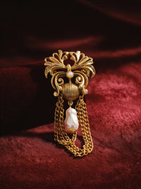 Broche Vintage Belle Époque – Perles, Arabesques et Chaînes Jaseron