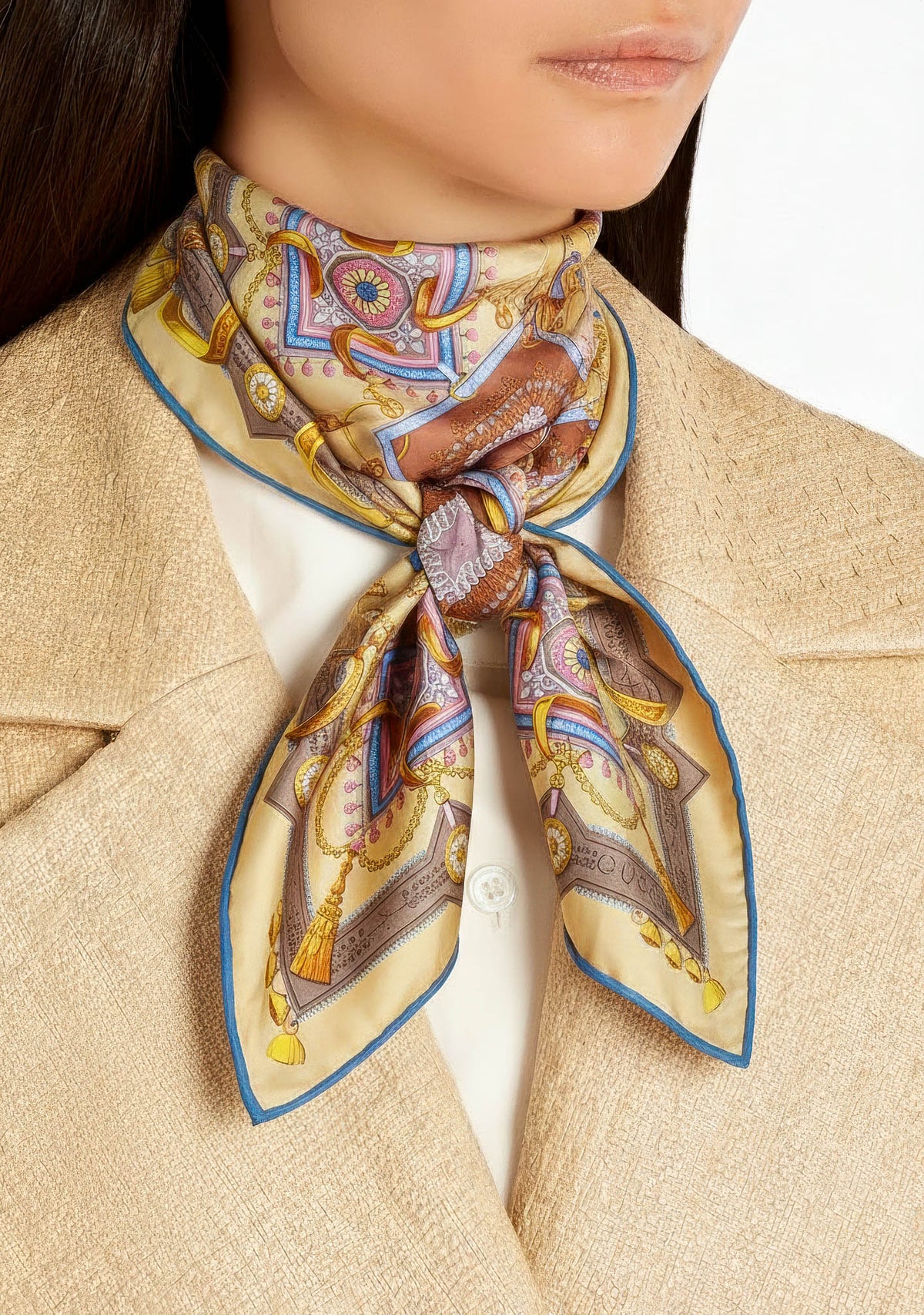 Foulard Gucci vintage en soie – Motif baroque anneaux et pompons