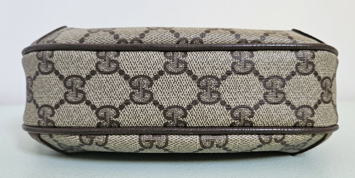 Gucci  Crossbody GG Supreme vintage bag