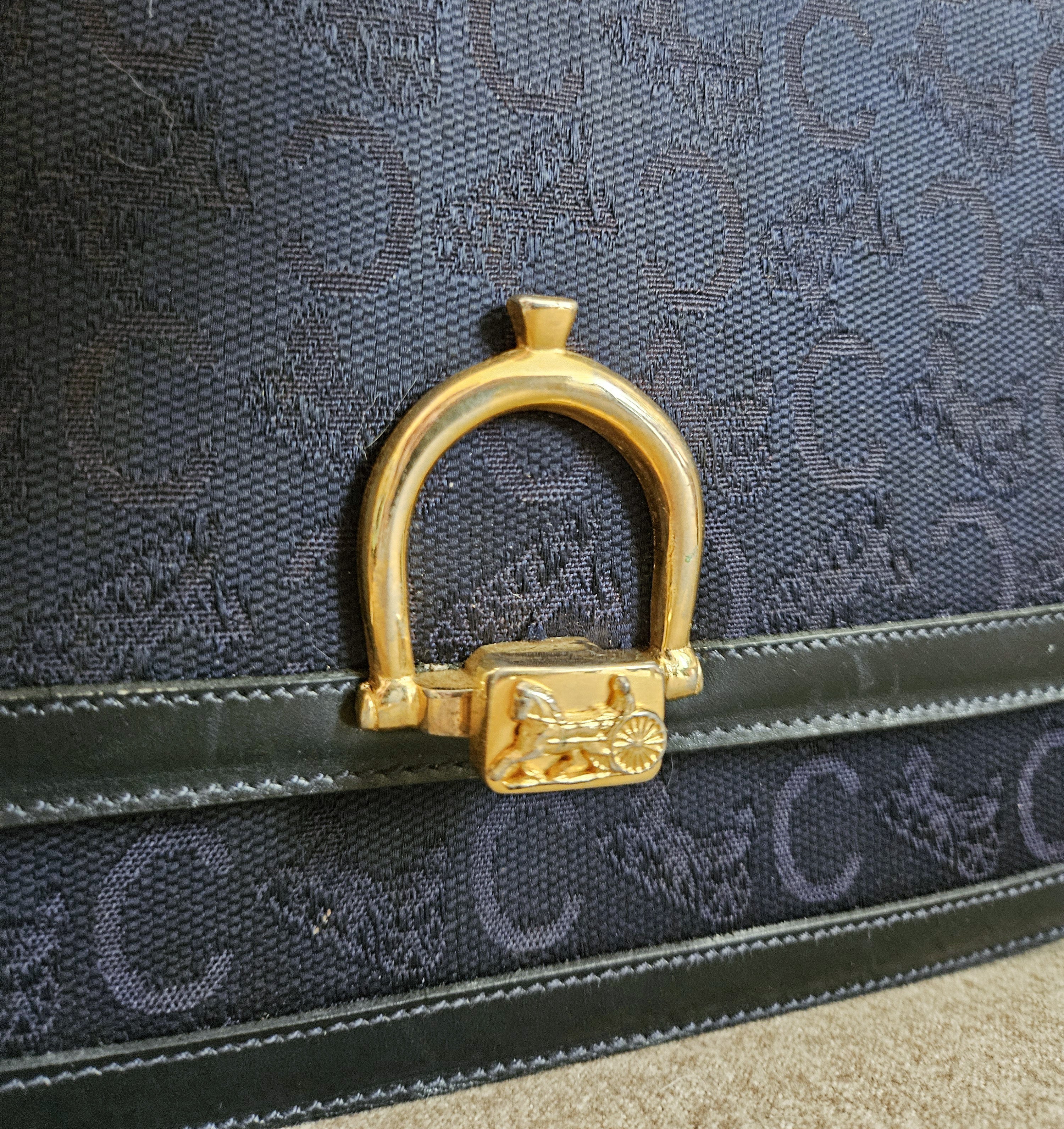 バッグ Vintage Celine Horse Carriage Shoulder Celine Vintage Horse Carriage Leather Shoulder Bag - The