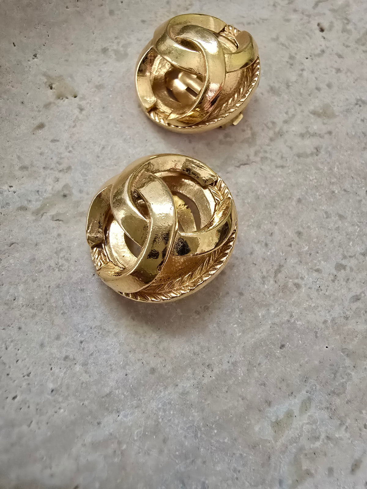 Vintage Chanel CC Cage Clip-On Earrings – Iconic 1980s