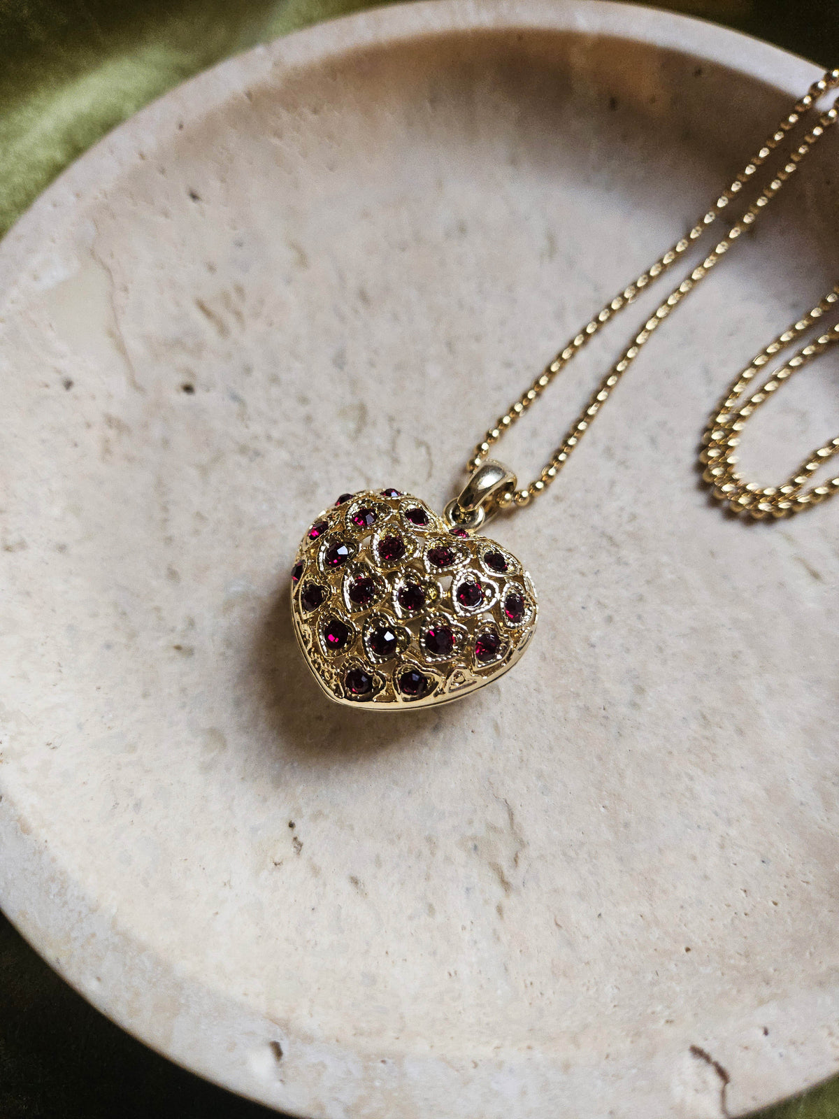 Collier Sautoir Dior Chaine à Bille Cœur Plaqué Or et Strass Rubis