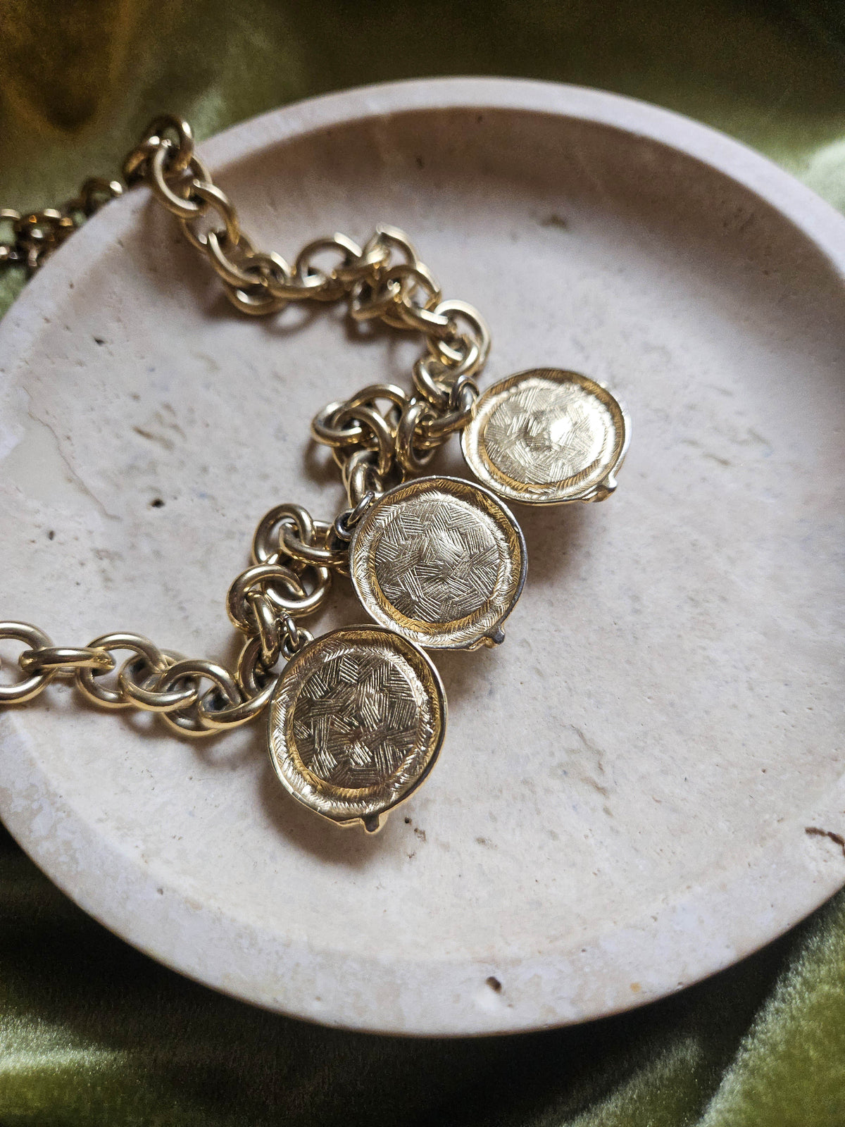 Collier Givenchy Vintage Chaîne à Gros Maillons et Perle Irisée