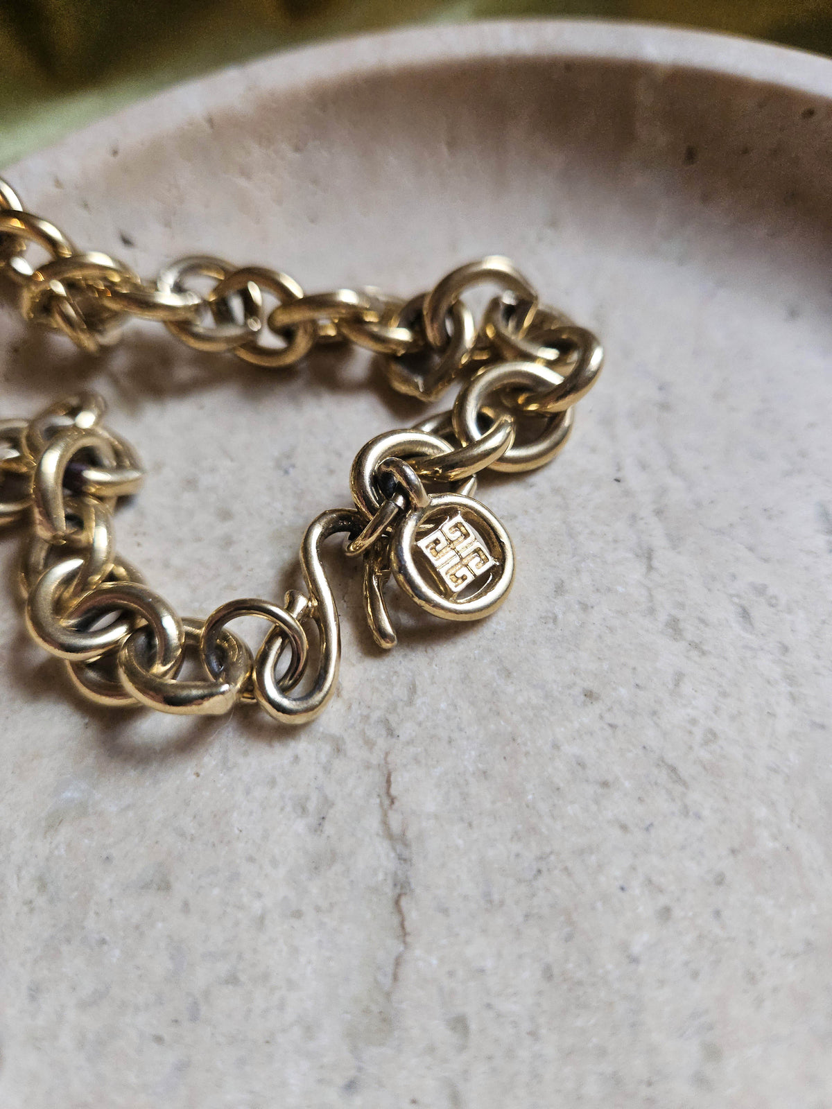 Collier Givenchy Vintage Chaîne à Gros Maillons et Perle Irisée