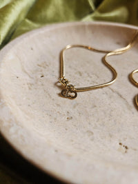 Collier Dior 2000 Vintage Minimaliste Plaqué Or avec Pendentif Anneau et Charms DIOR