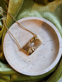 Collier Nina Ricci pendentif enveloppe & crystal transparent