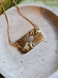 Collier Nina Ricci pendentif enveloppe & crystal transparent