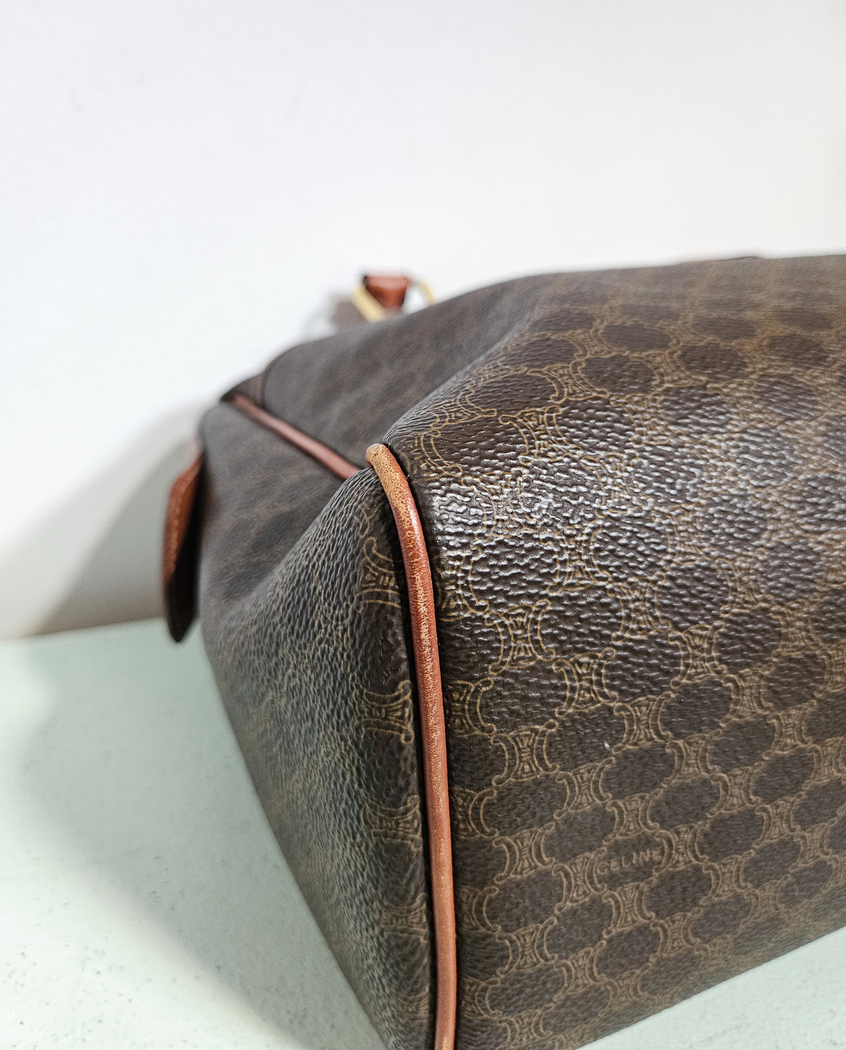 Sac Céline Boston en Toile Enduite Macadam Marron et Cuir Caramel