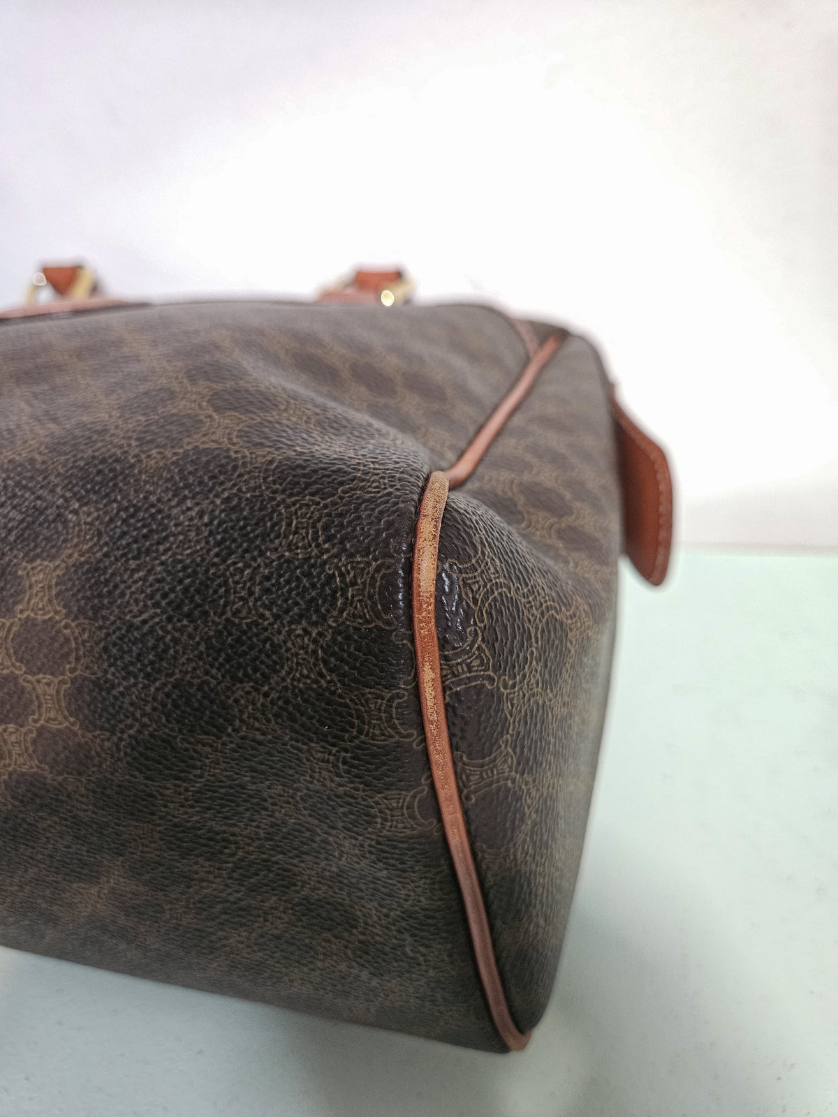 Sac Céline Boston en Toile Enduite Macadam Marron et Cuir Caramel