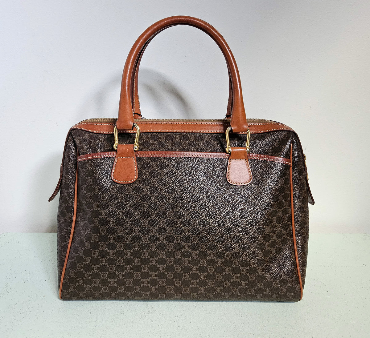 Sac Céline Boston en Toile Enduite Macadam Marron et Cuir Caramel