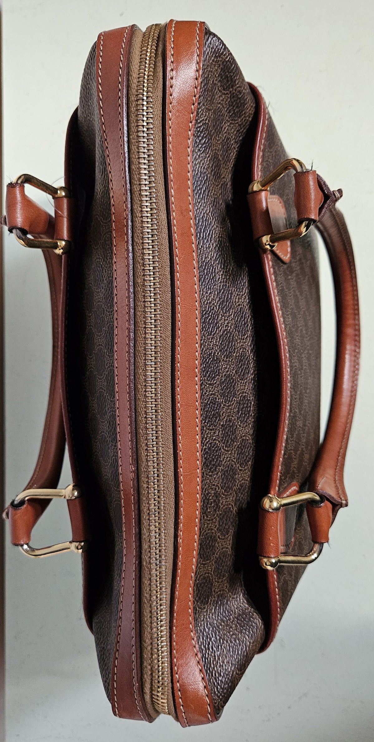 Sac Céline Boston en Toile Enduite Macadam Marron et Cuir Caramel