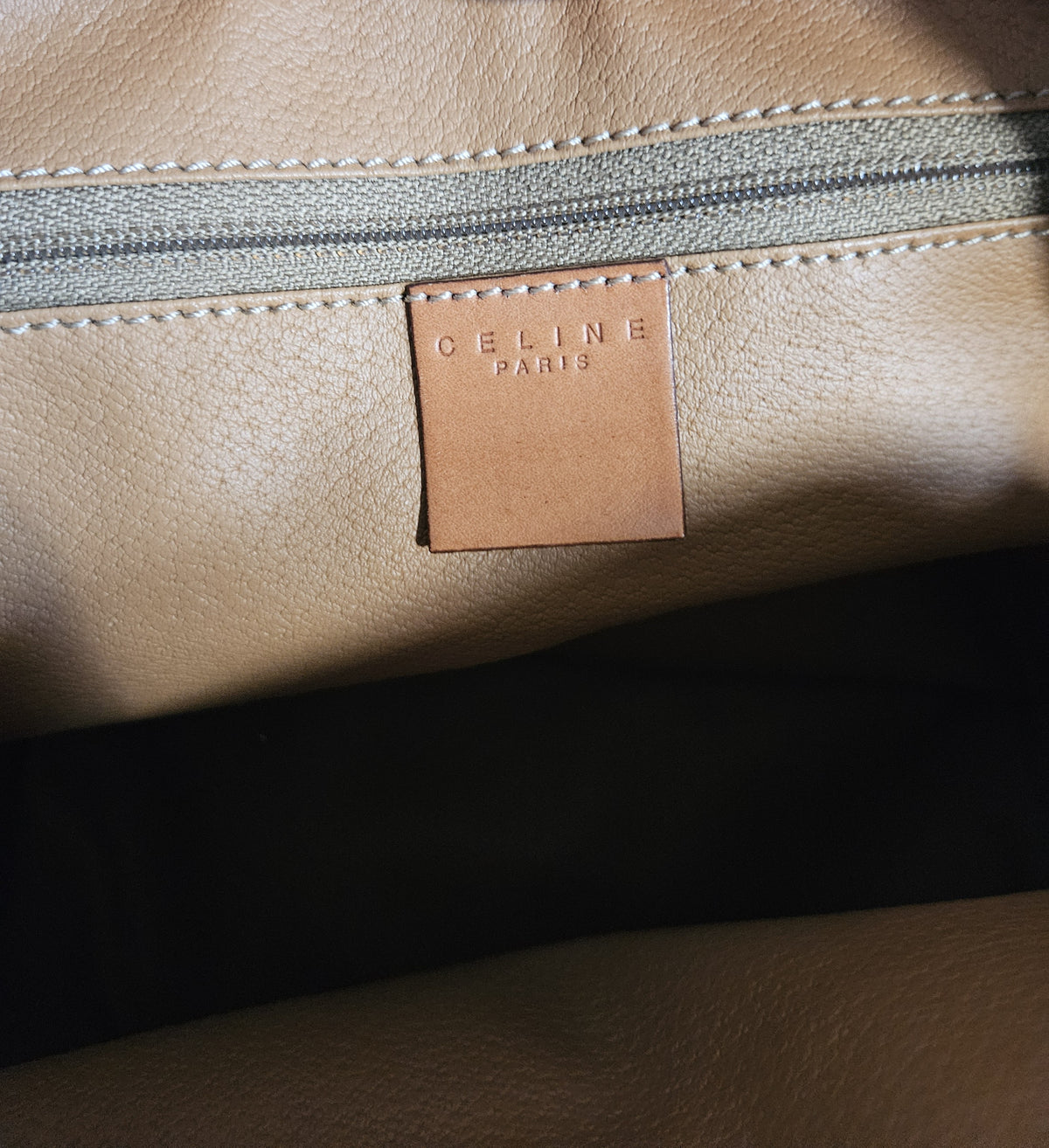 Sac Céline Boston en Toile Enduite Macadam Marron et Cuir Caramel