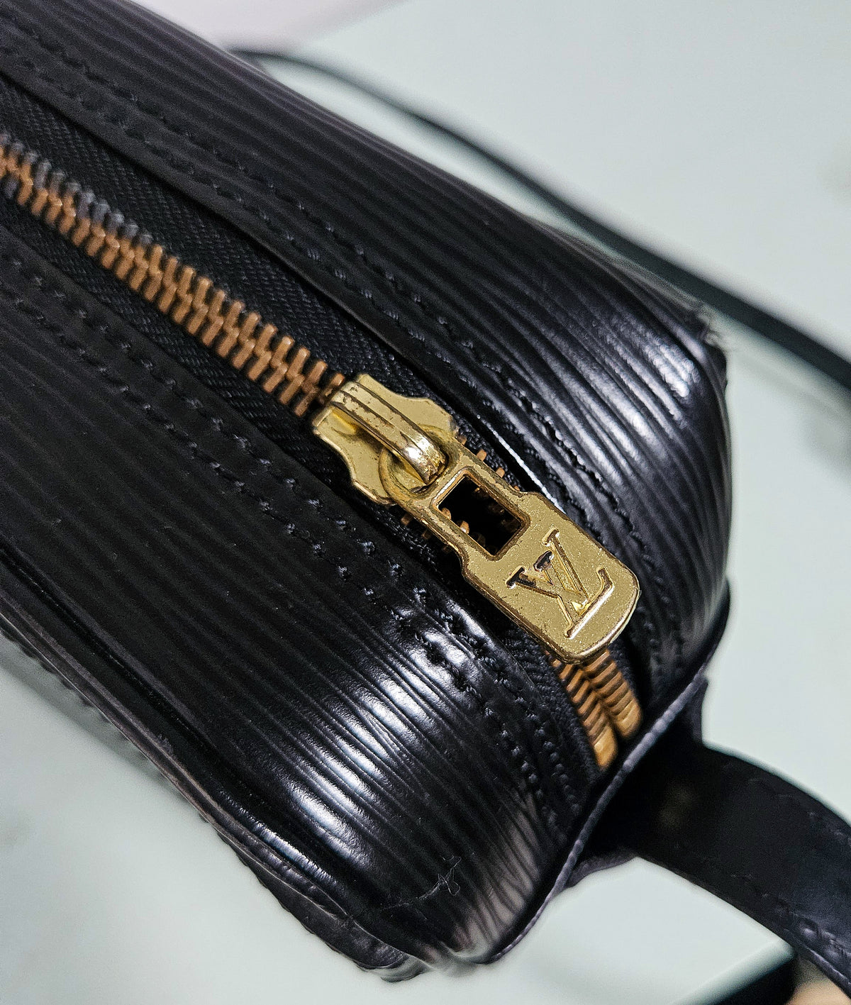 Sac bandoulière Louis Vuitton Jeune Fille en cuir Épi noir