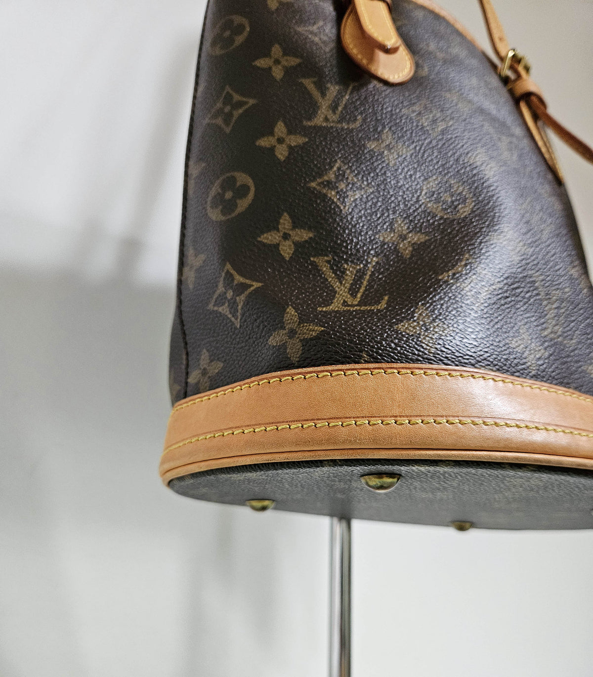 Sac Louis Vuitton Bucket en Toile Monogram et Cuir Vachette Beige