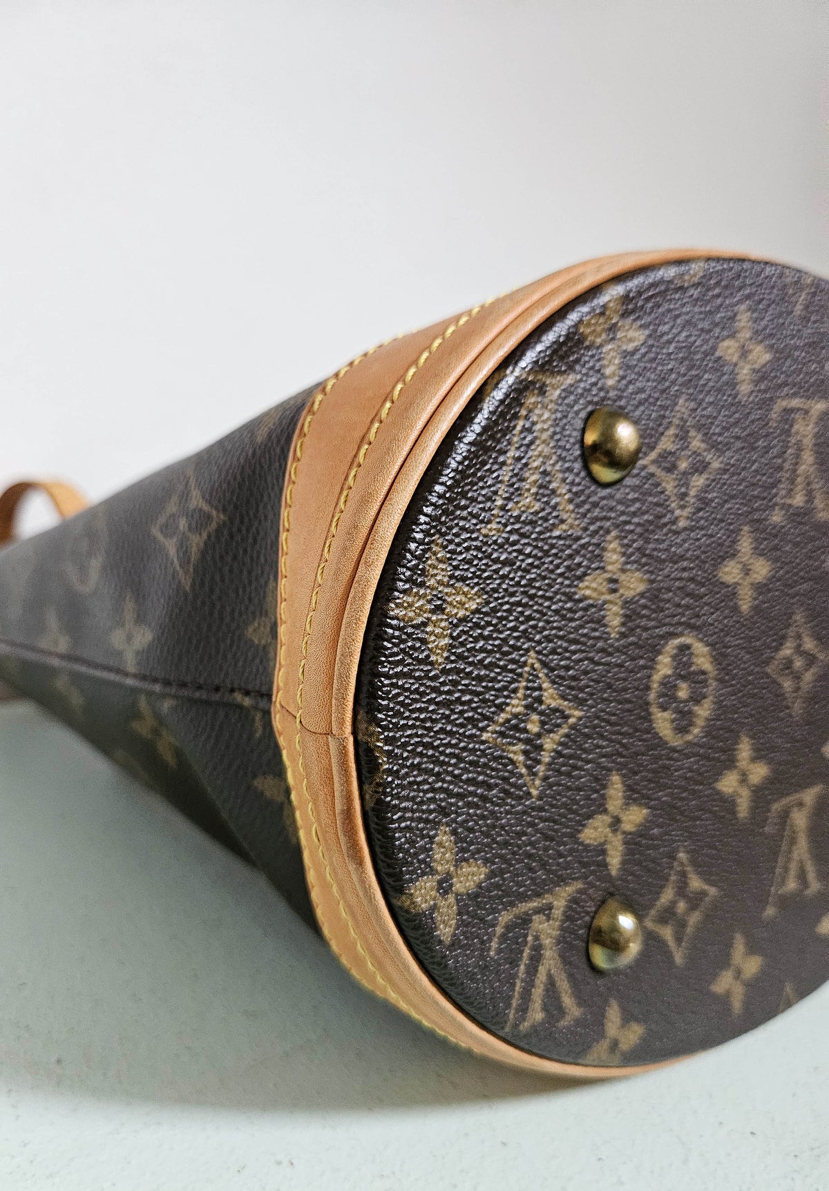Sac Louis Vuitton Bucket en Toile Monogram et Cuir Vachette Beige