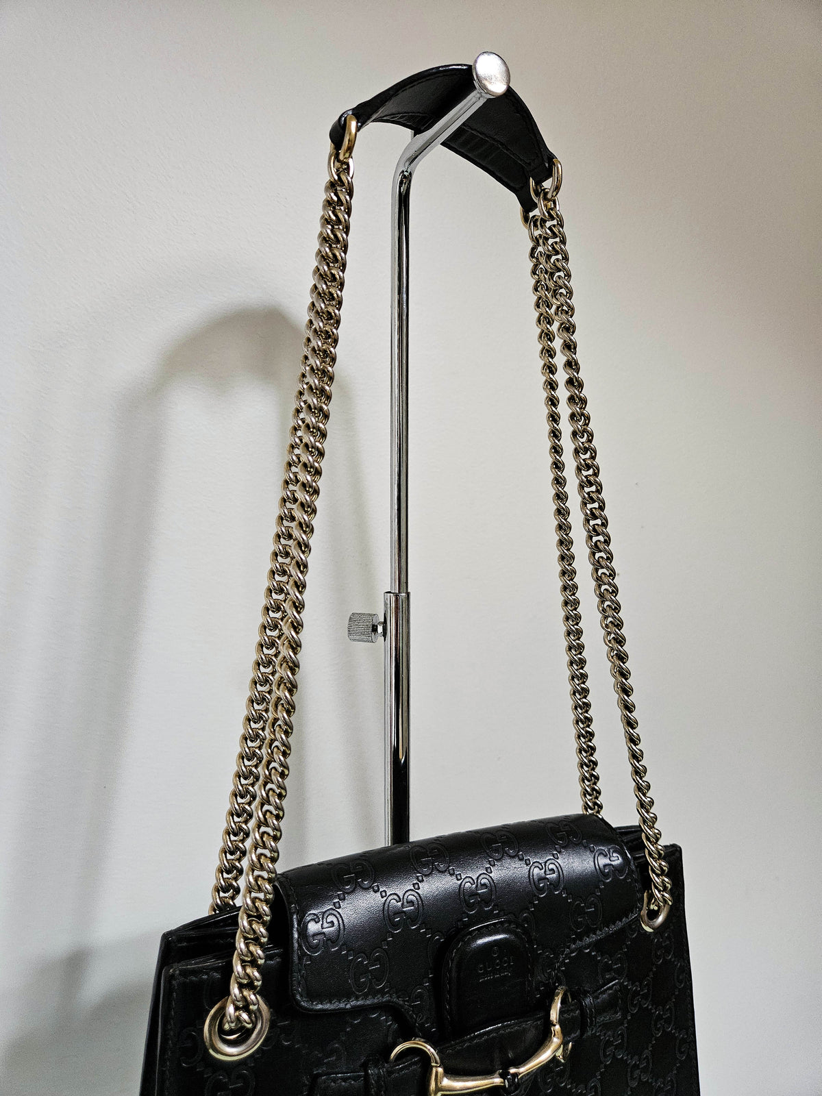 Sac Gucci Emily Guccissima en cuir noir embossé