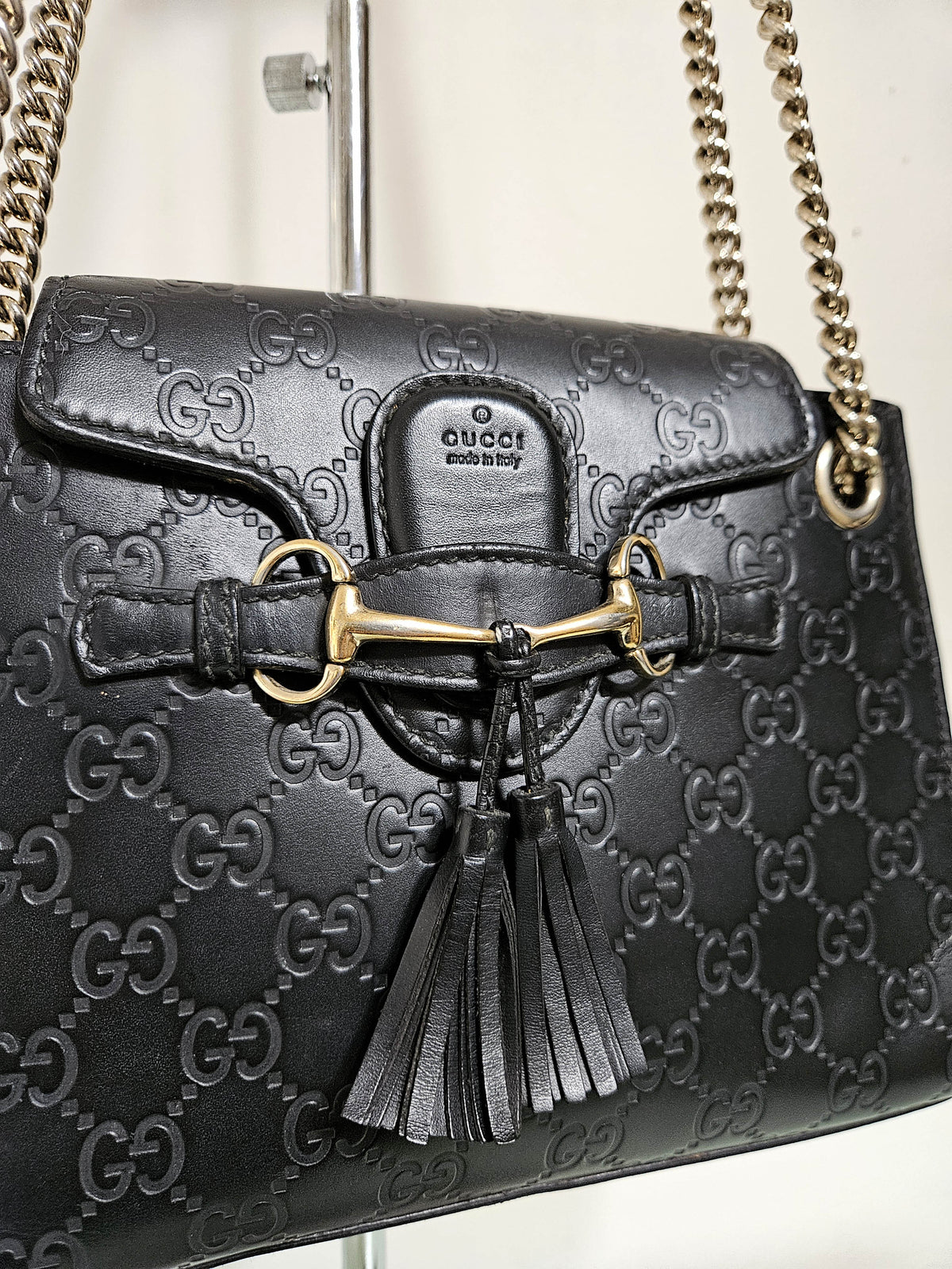 Sac Gucci Emily Guccissima en cuir noir embossé