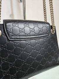 Sac Gucci Emily Guccissima en cuir noir embossé