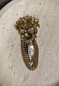 Broche Vintage Belle Époque – Perles, Arabesques et Chaînes Jaseron