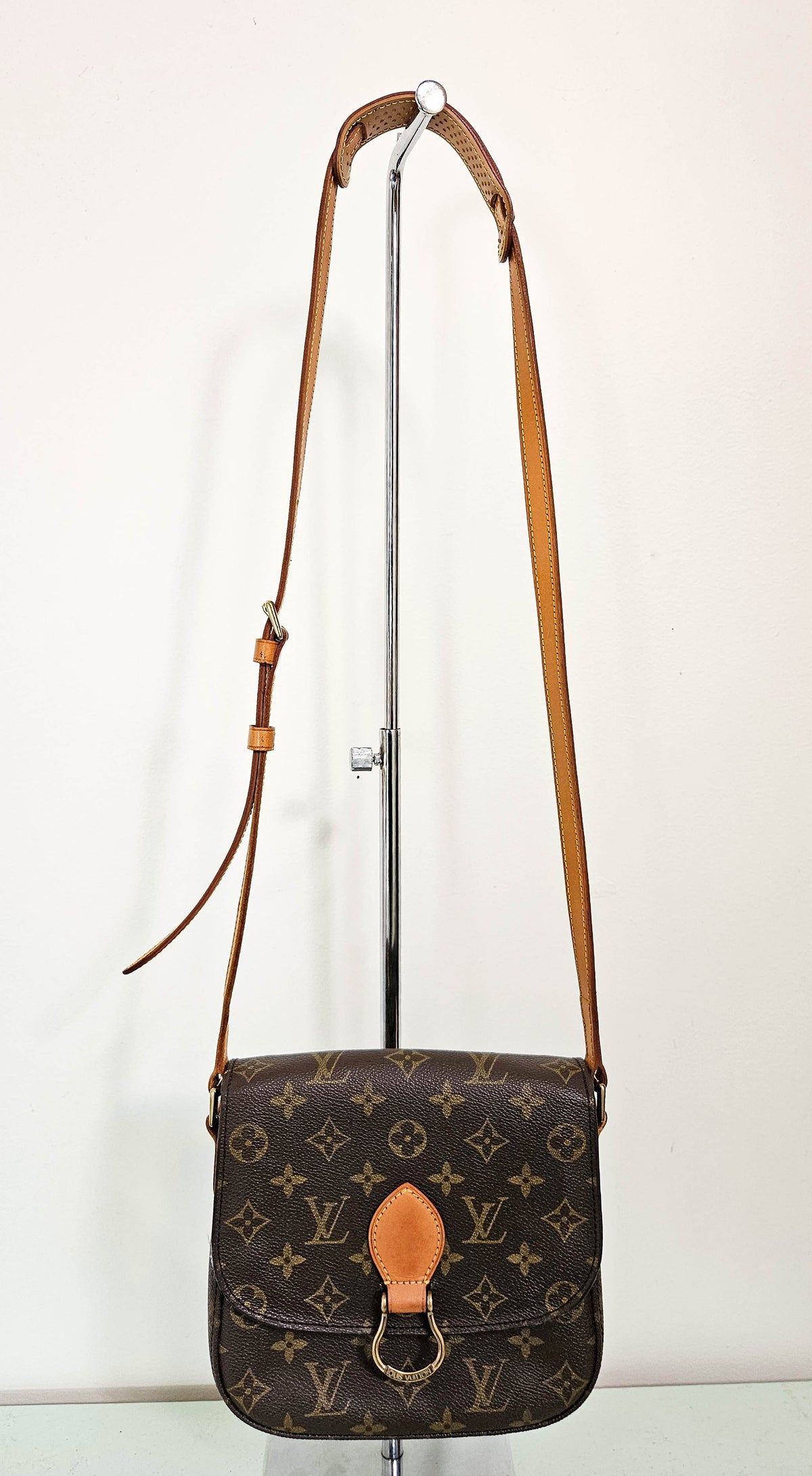 Sac Louis Vuitton Saint Cloud Moyen Modèle en Toile Monogram et Cuir Patiné