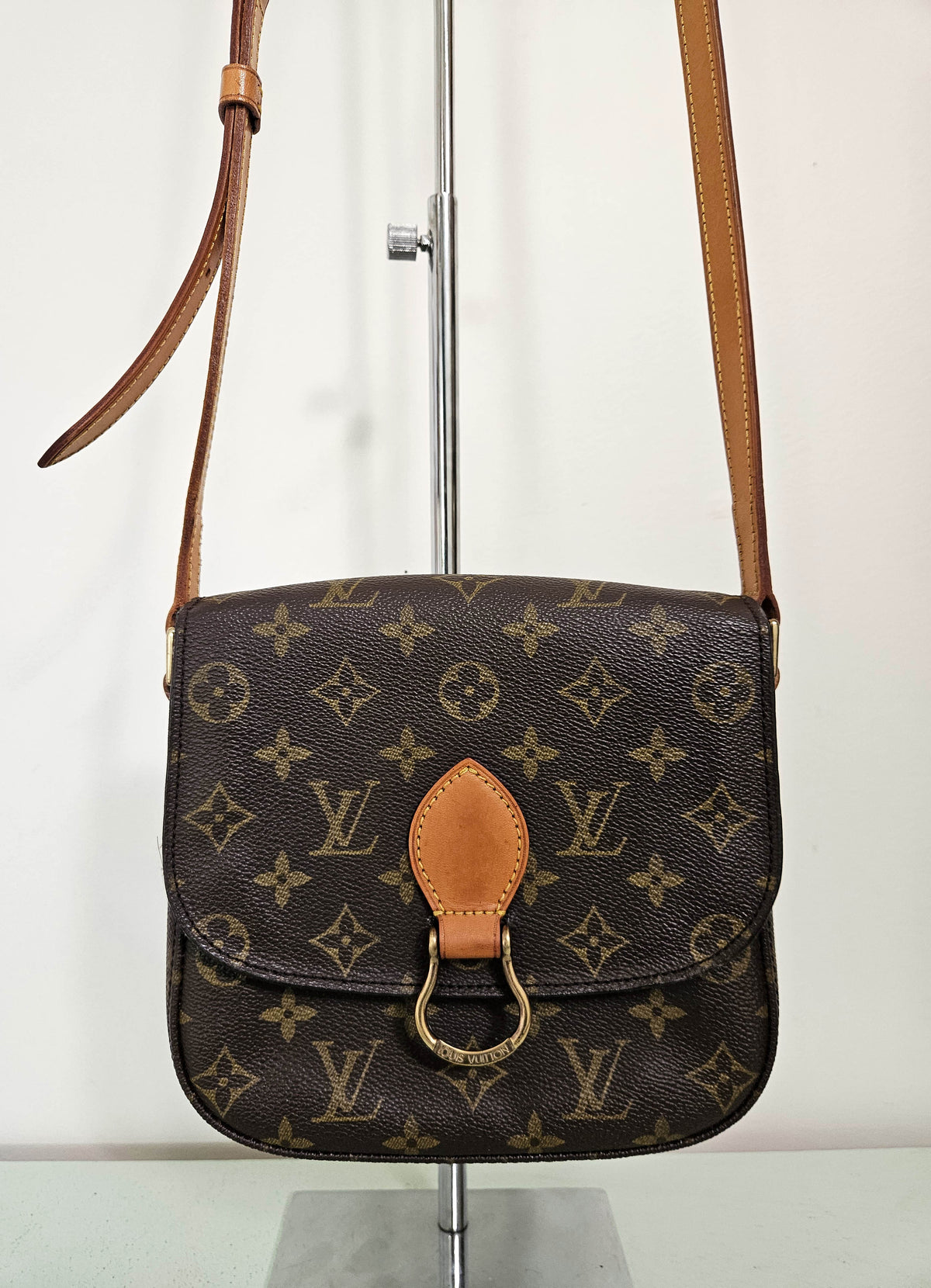 Sac Louis Vuitton Saint Cloud Moyen Modèle en Toile Monogram et Cuir Patiné
