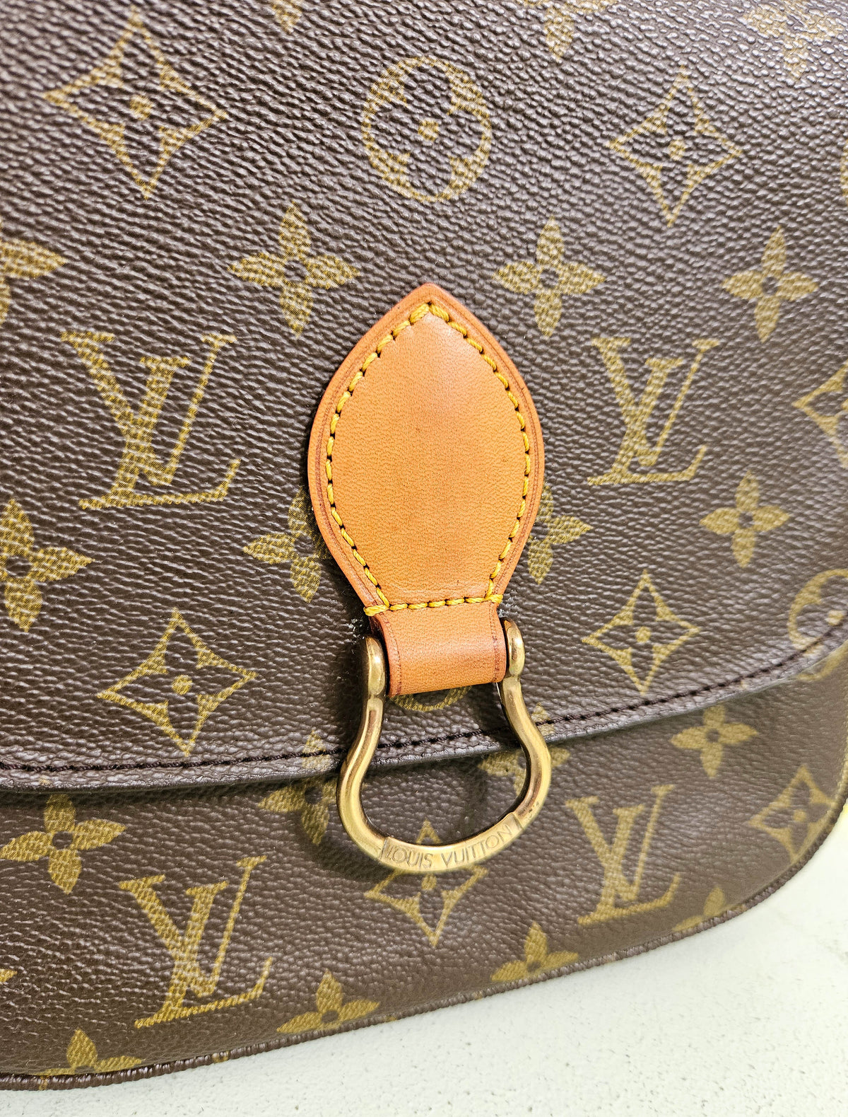 Sac Louis Vuitton Saint Cloud Moyen Modèle en Toile Monogram et Cuir Patiné
