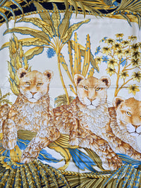 Foulard Salvatore Ferragamo Vintage en Soie Imprimé Fauve et Feuilles Tropicales