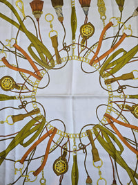 Foulard Céline Pompon Orange en Soie 88×88 cm