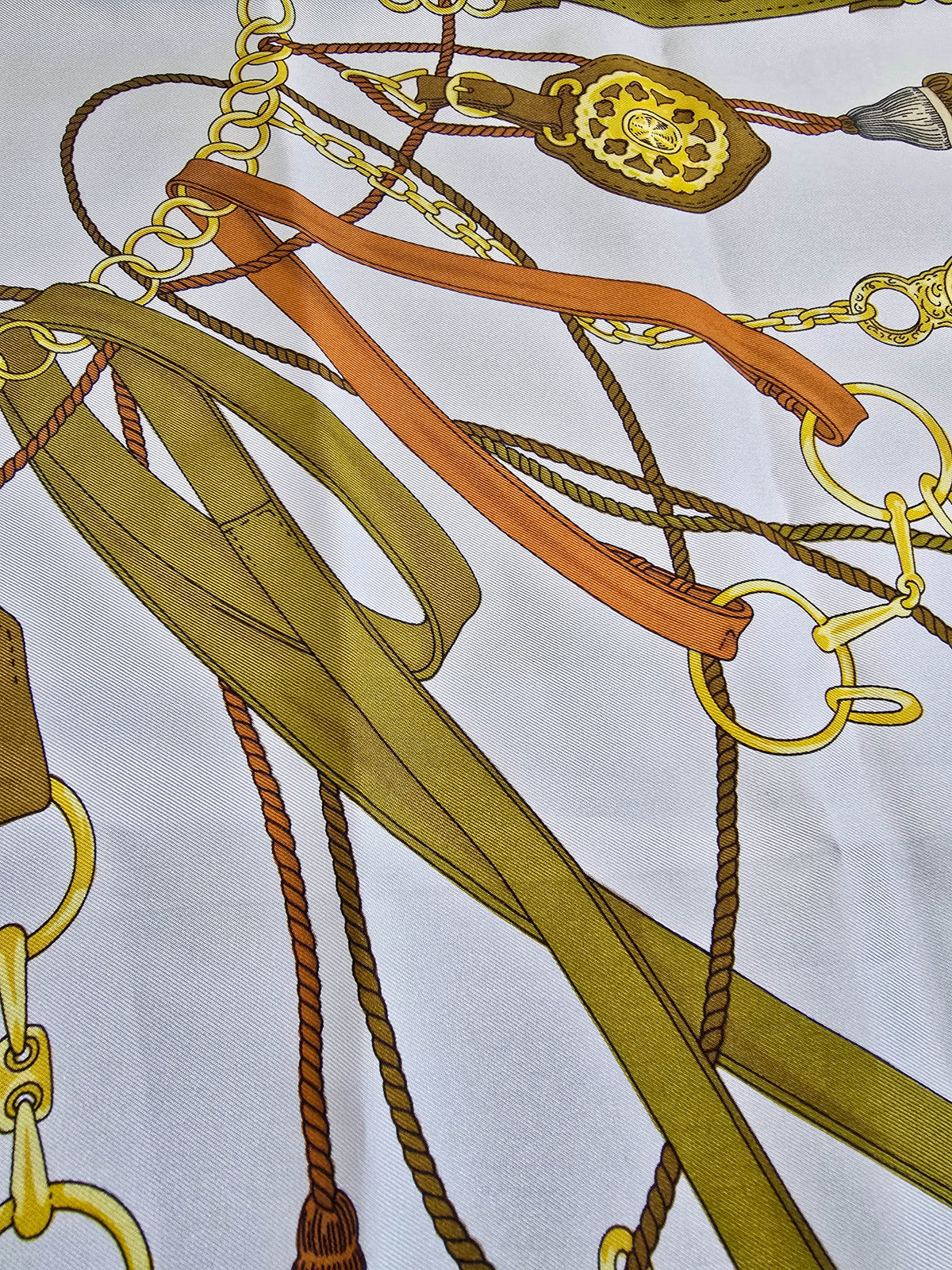 Foulard Céline Pompon Orange en Soie 88×88 cm