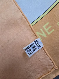 Foulard Céline Pompon Orange en Soie 88×88 cm