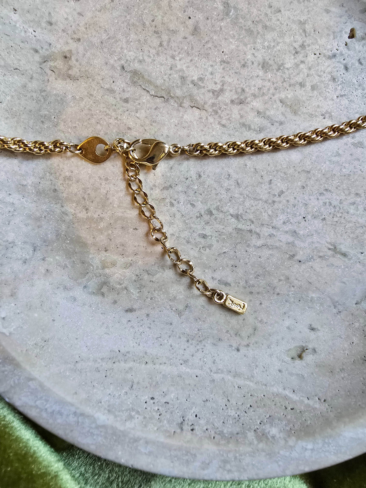 Collier Yves Saint Laurent Vintage Fleur en Strass Émeraude