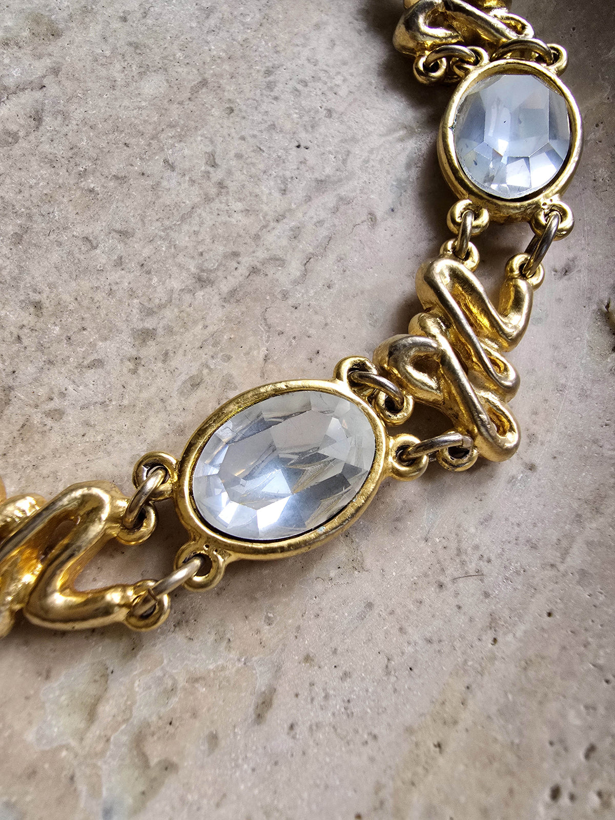 Collier Sonia Rykiel vintage plaqué or - Maillons entrelacés et strass ovales transparents