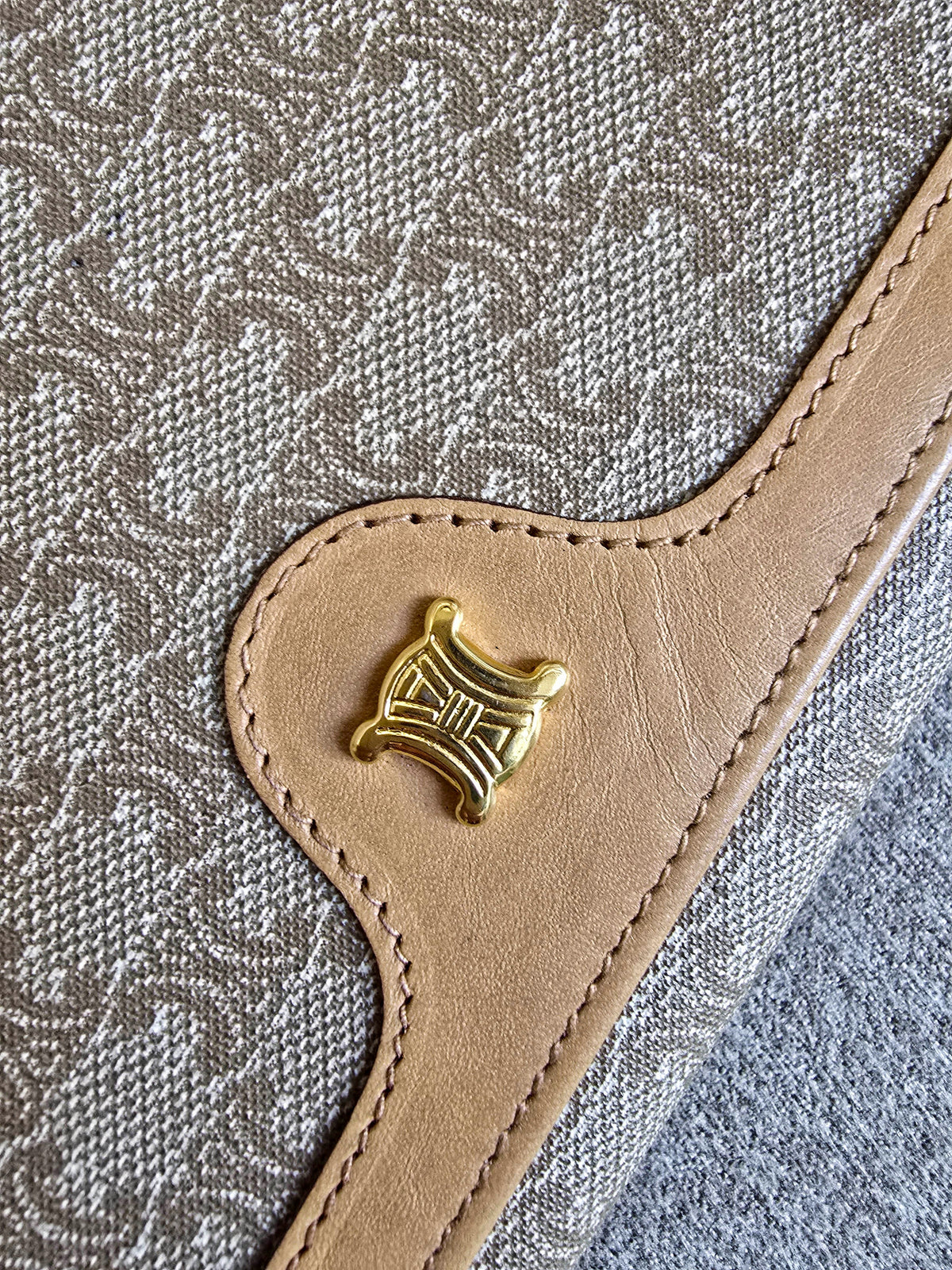 Portefeuille Long Céline Macadam en Toile Enduite et Cuir Beige – Triomphe Doré