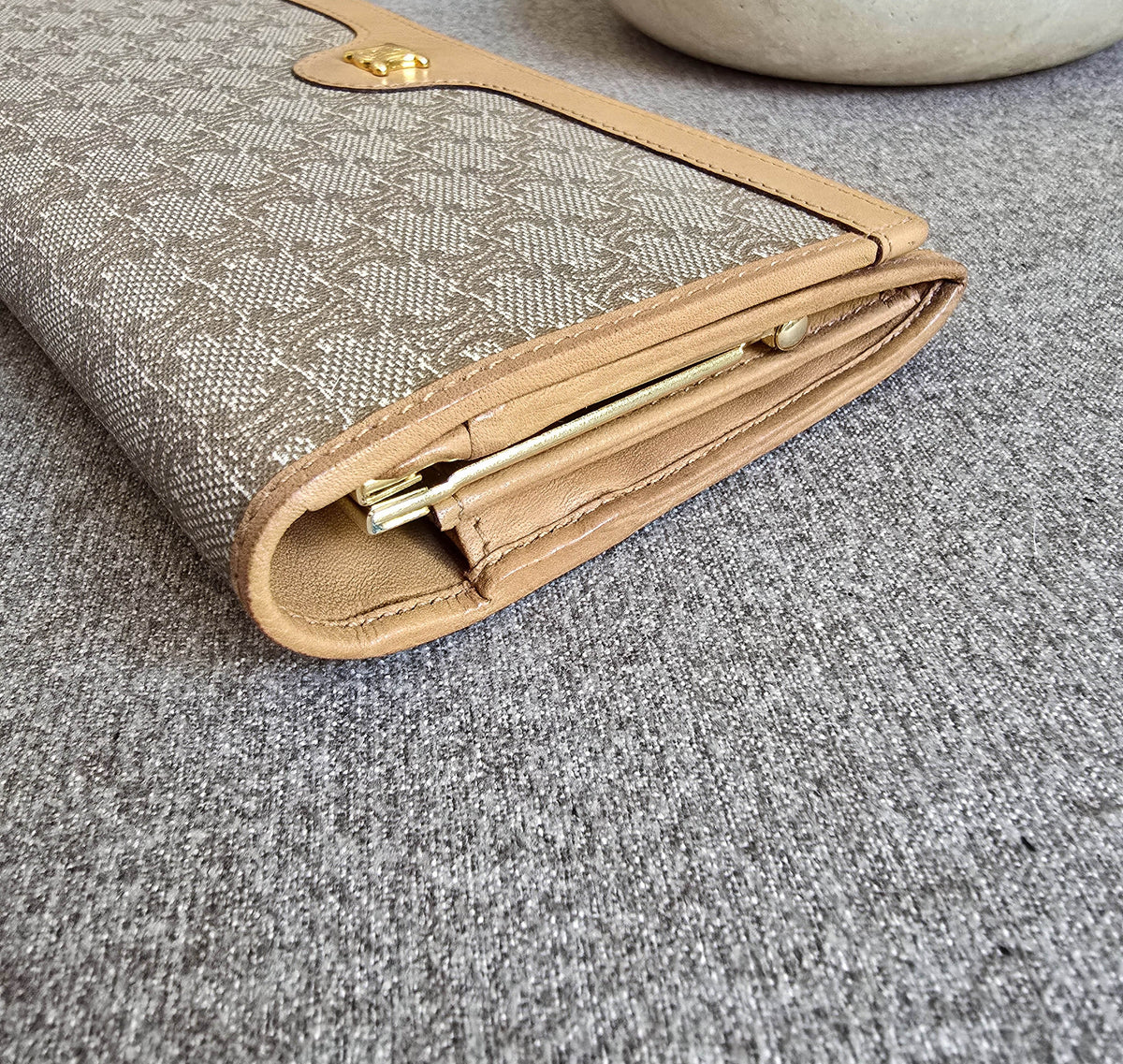 Portefeuille Long Céline Macadam en Toile Enduite et Cuir Beige – Triomphe Doré