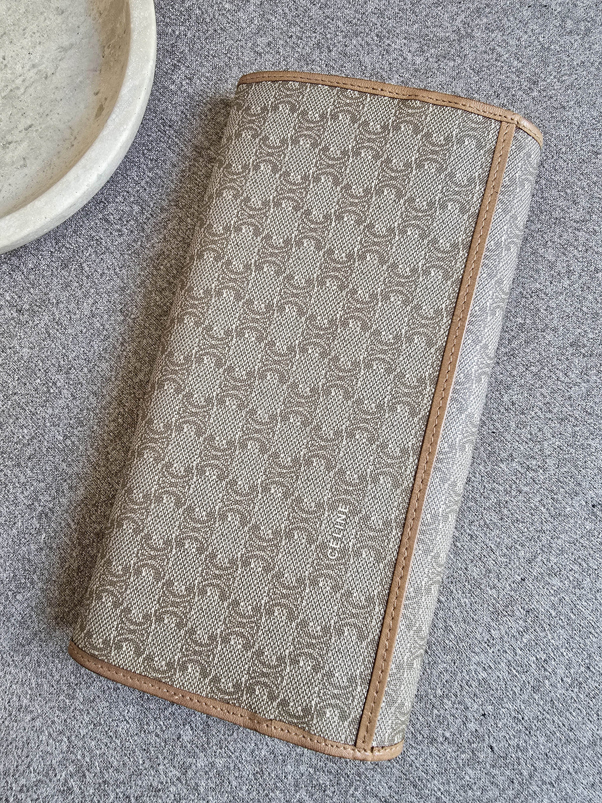 Portefeuille Long Céline Macadam en Toile Enduite et Cuir Beige – Triomphe Doré