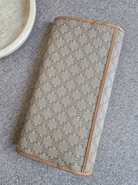 Portefeuille Long Céline Macadam en Toile Enduite et Cuir Beige – Triomphe Doré