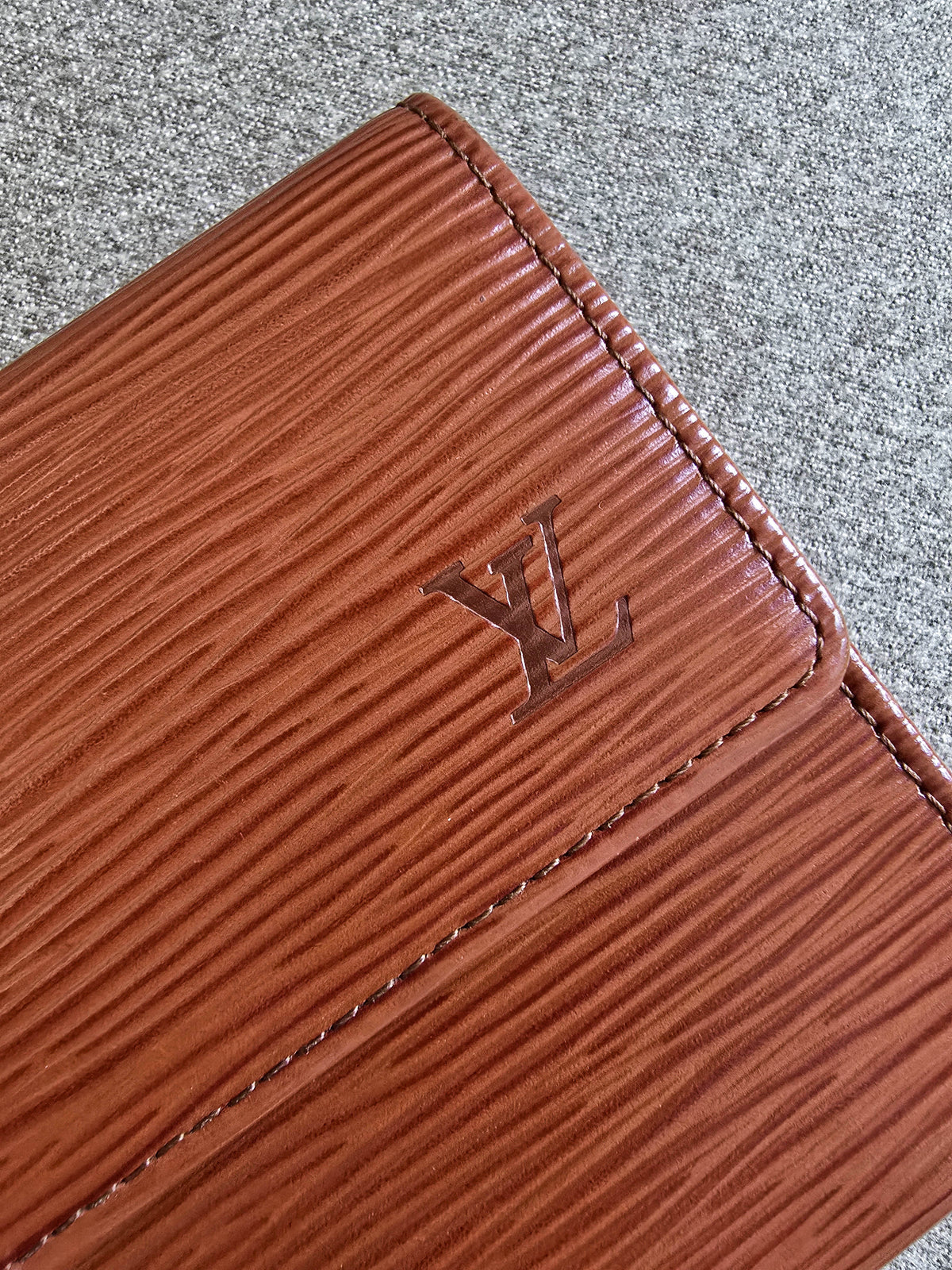 Grand Portefeuille Louis Vuitton Cuir Épi Marron